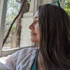 Meet your Posher, Larissa